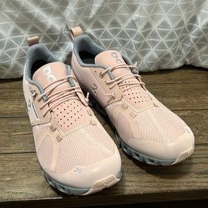 New On Cloud Sneakers Size W8